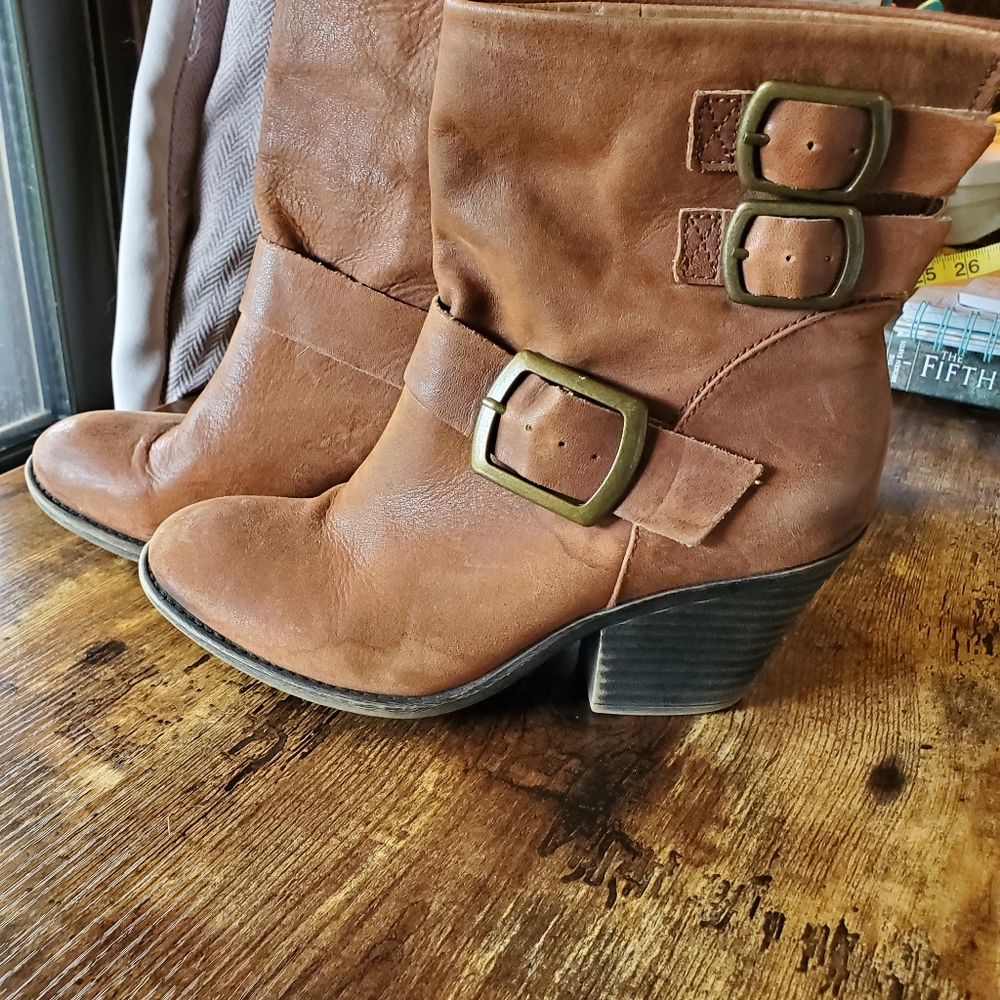 Like new Lucky Brand leather Brown Buckled Boots